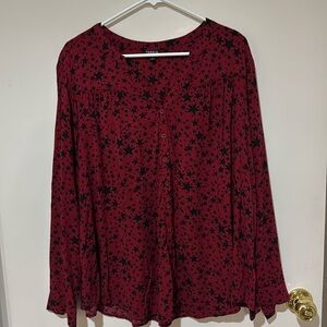 Torrid Tunic top Red with black stars Rayon
Size 2